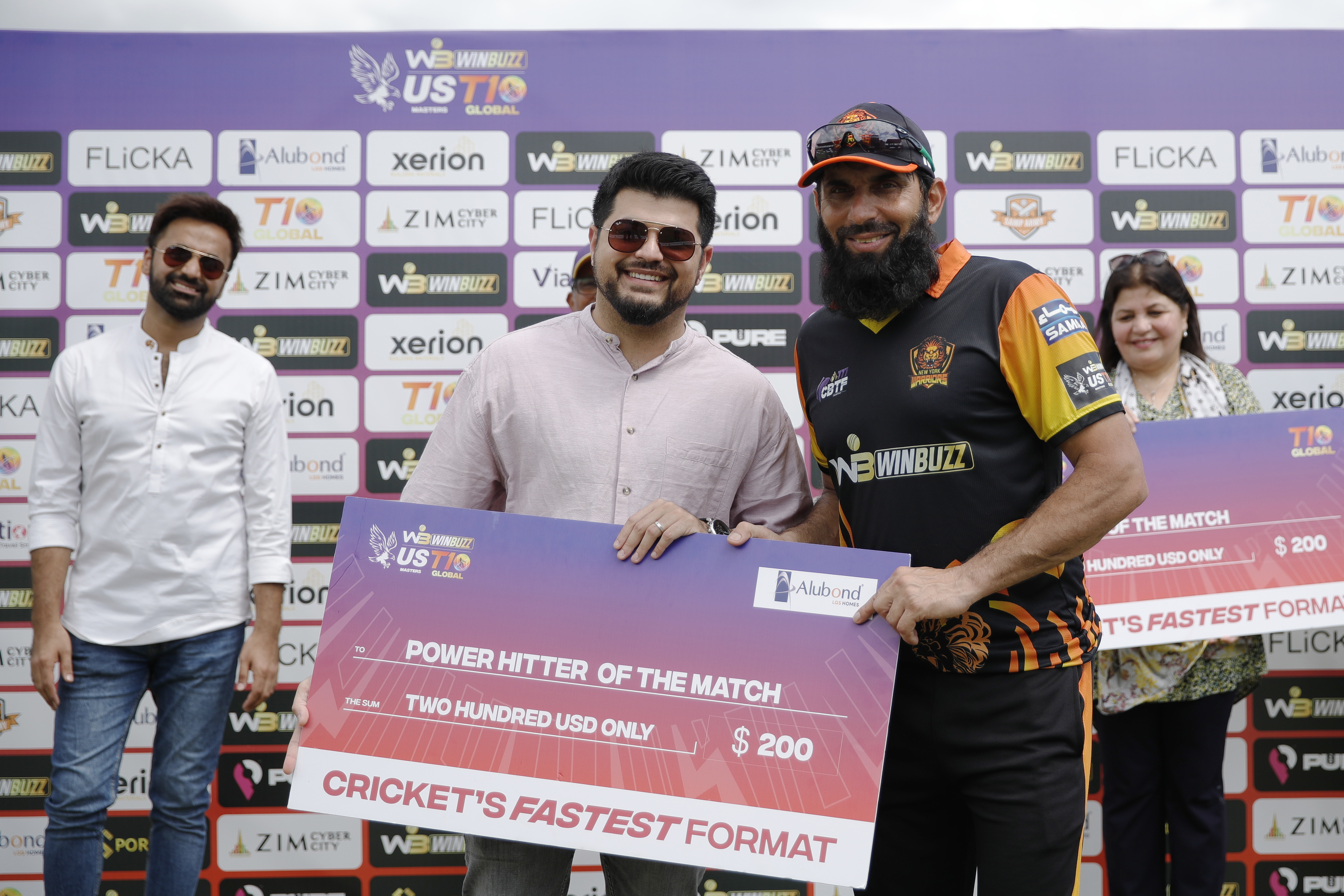 Misbah-ul-Haq (c) of New York Warriors with Power Hitter of the Match award during match 22, Qualifier 1 of the US Masters T10 League between the New York Warriors and the California Knights at the Central Broward Park in Lauderhill, Florida on the 26th August 2023 Photo by Saikat Das / ACEIMAGES for US Masters T10