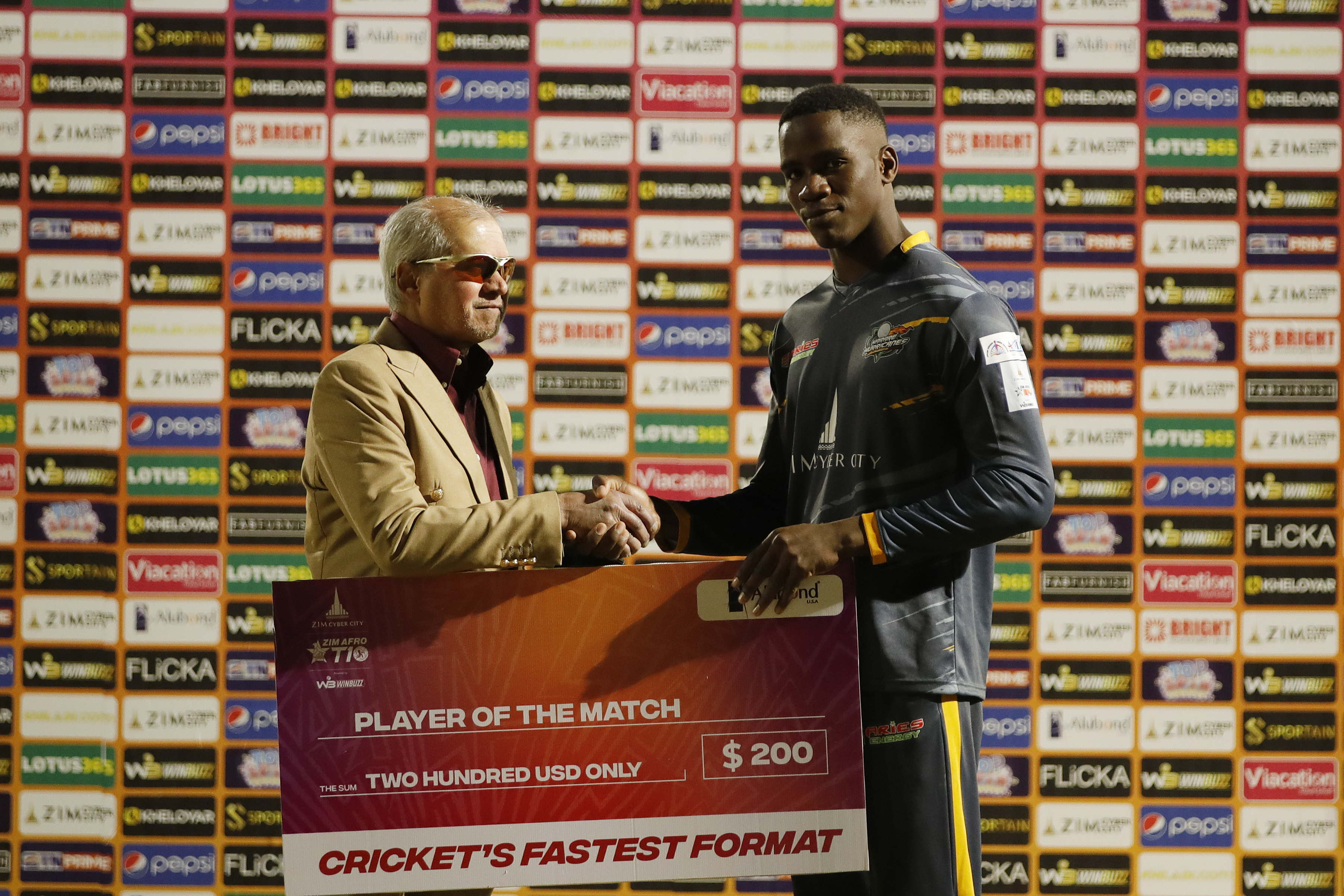 Robin Uthappa of Harare Hurricanes with Player of the Match awardduring match 22 Eliminator of the Zim Afro T10 League between the Cape Town Samp Army  and the Harare Hurricanes at the Harare Sports Club in the Zimbabwe on the 28th July 2023Photo by Saikat Das / ACEIMAGES for Zim Afro T10